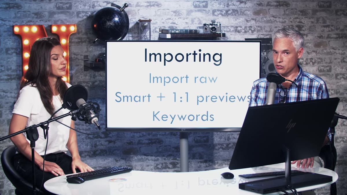 Lightroom import dialog with Smart Previews checkbox selected