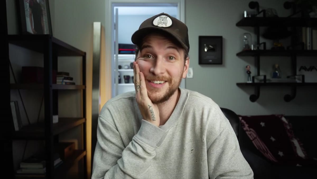 McKinnon clicking through presets on a photo to preview different looks